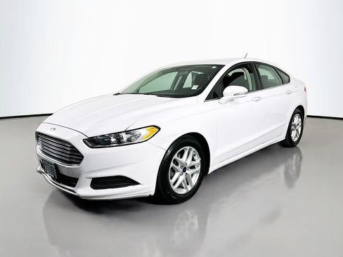 Used 2016 Ford Fusion SE FWD image 4