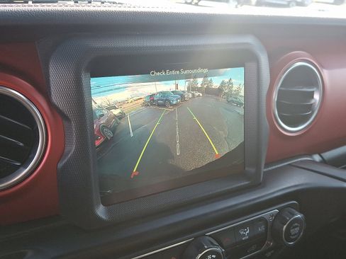 Used 2022 Jeep Wrangler Unlimited Rubicon w/ Xtreme Recon 35" Tire Package image 18