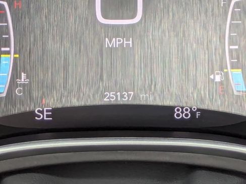 Used 2024 Chrysler Pacifica Touring-L AWD/4WD image 42