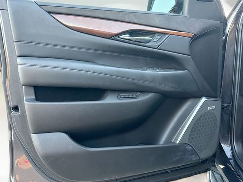 Used 2017 Cadillac Escalade Luxury RWD image 23