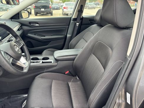 Used 2025 Nissan Altima 2.5 SV FWD image 24