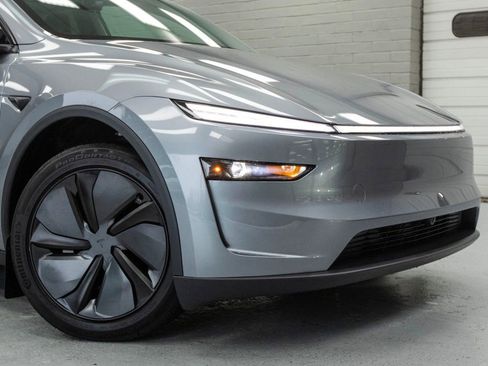 Used 2026 Tesla Model Y Long Range image 10