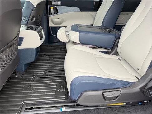 New 2026 Kia Carnival EX FWD image 12