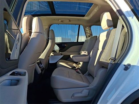 Used 2022 Lincoln Aviator Reserve w/ Equipment Group 201A image 10
