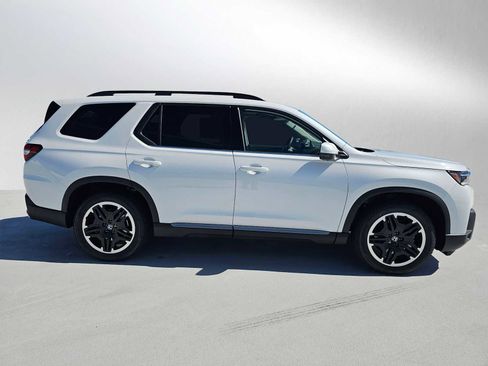 New 2026 Honda Pilot image 2