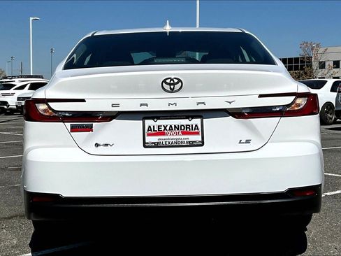 Used 2025 Toyota Camry LE image 4