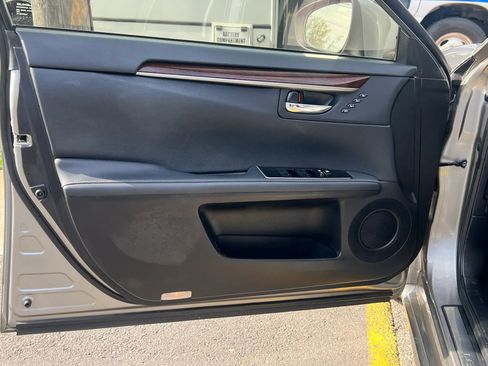 Used 2018 Lexus ES 350 w/ Luxury Package w/Wood Trim image 11