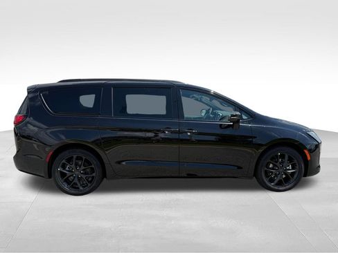 New 2027 Chrysler Pacifica Limited FWD image 28