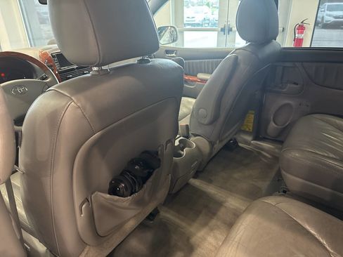 Used 2009 Toyota Sienna XLE Limited image 31