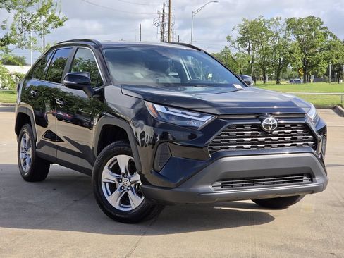 Used 2025 Toyota RAV4 XLE FWD image 2
