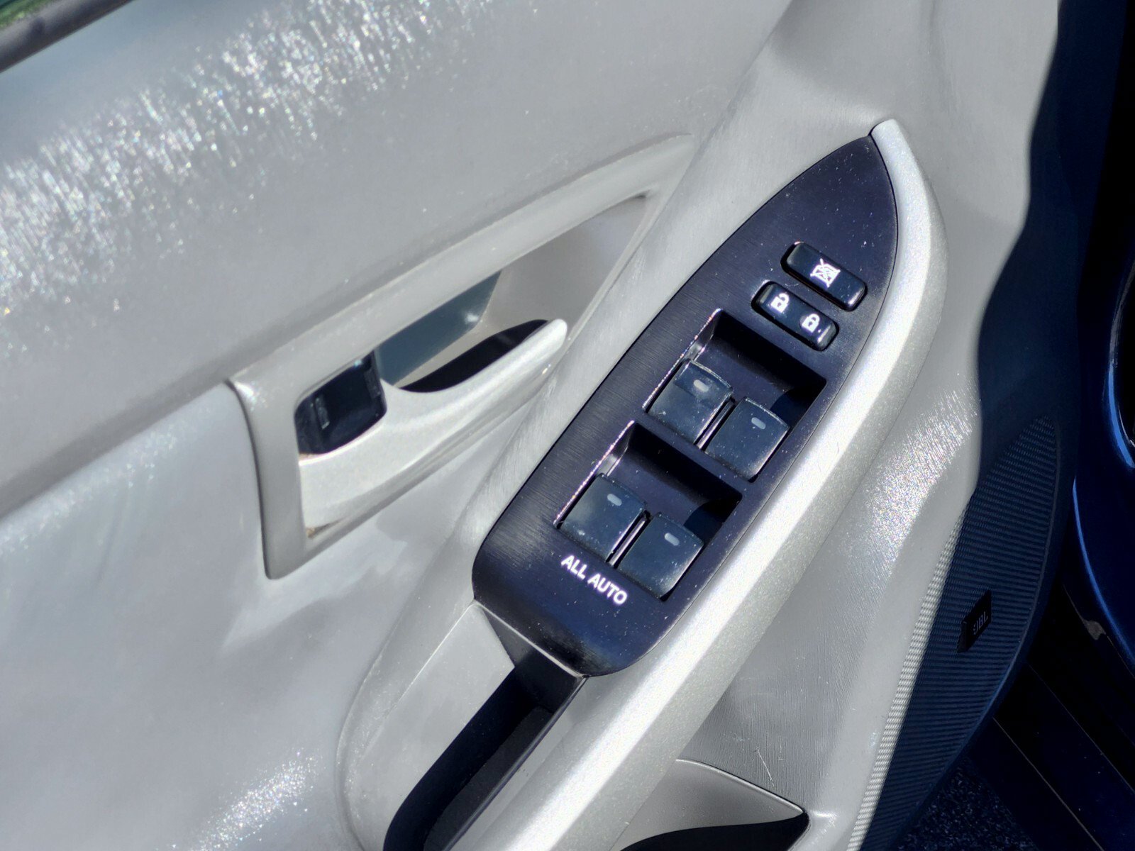 Used 2010 Toyota Prius Four w/ Solar Roof Pkg FWD image 14