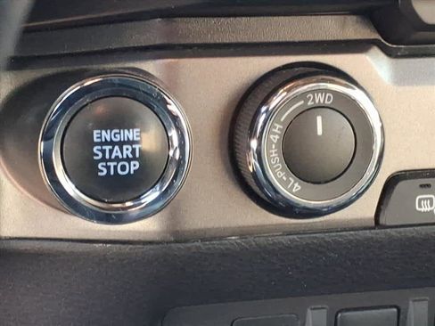 Used 2022 Toyota Tacoma TRD Off-Road image 20