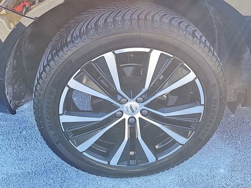 Used 2024 Volvo XC60 B5 Plus w/ Protection Package Premier image 31