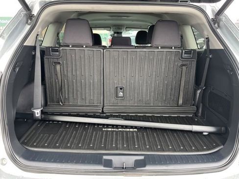 Used 2023 Toyota Highlander LE image 31