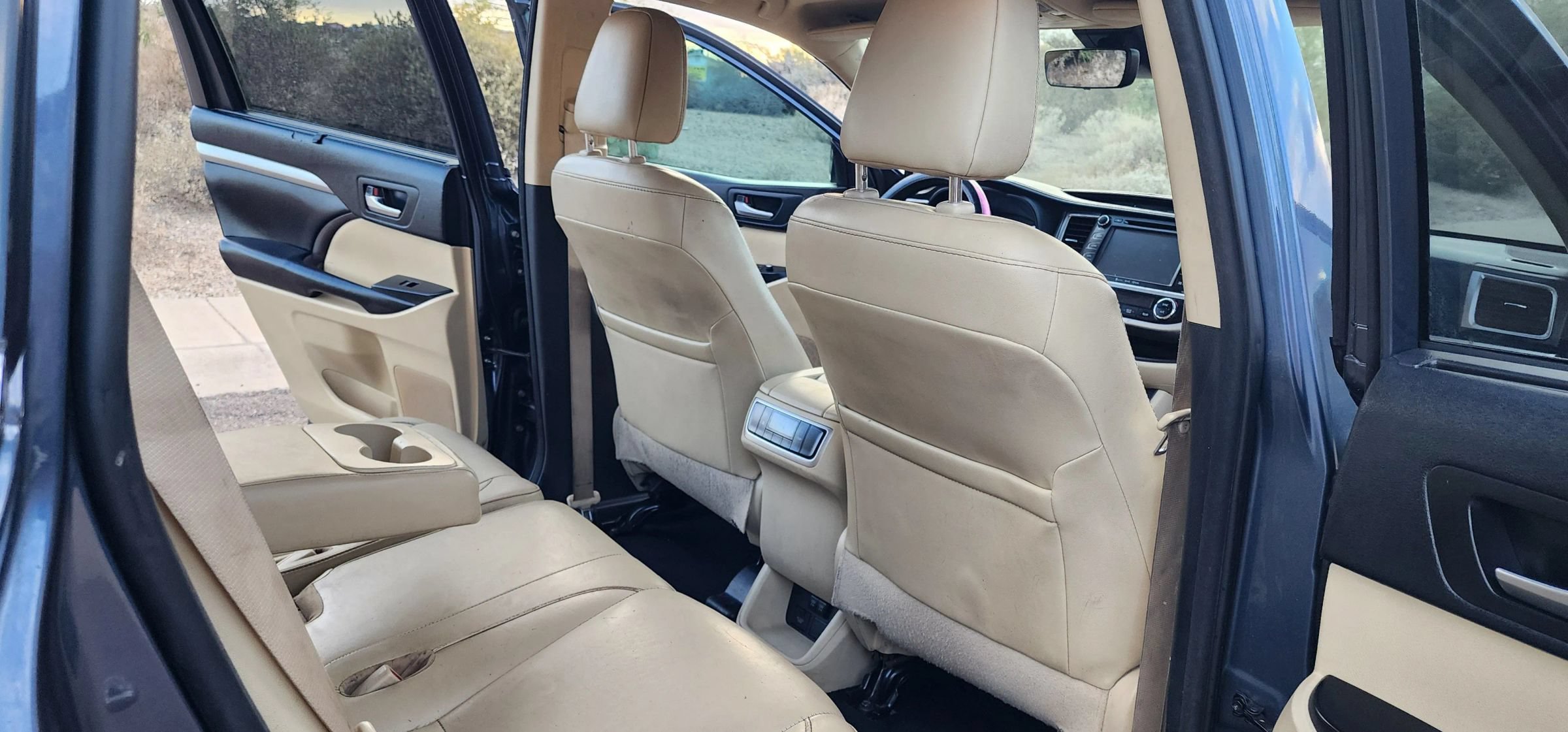 Used 2018 Toyota Highlander XLE AWD/4WD image 19