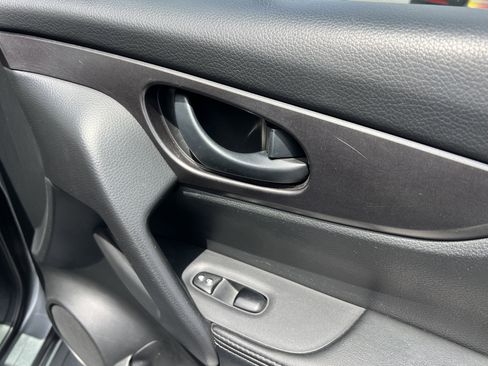 Used 2018 Nissan Rogue Sport S FWD image 19