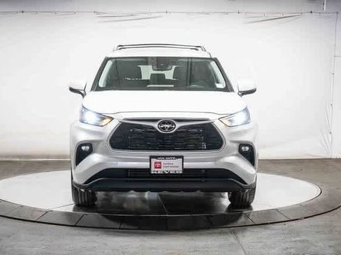 Certified 2023 Toyota Highlander LE image 7