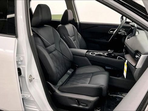 New 2025 Nissan Rogue Platinum AWD/4WD image 37