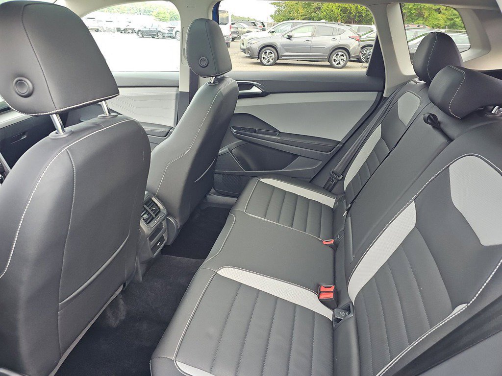 Used 2024 Volkswagen Taos SEL AWD/4WD image 12