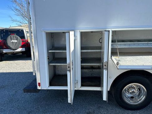 Used 2016 Chevrolet Express 3500 image 23