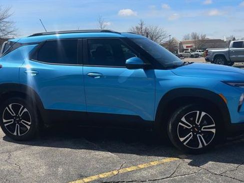 Used 2025 Chevrolet TrailBlazer LT w/ Convenience Package image 2