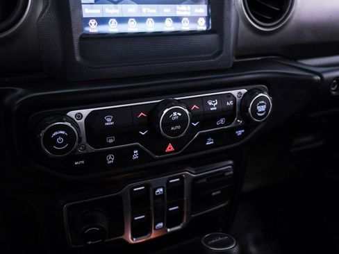 Used 2023 Jeep Gladiator Willys image 29