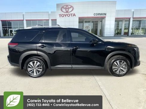Used 2025 Nissan Pathfinder SL AWD/4WD image 6