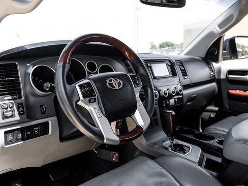 Used 2017 Toyota Sequoia Platinum AWD/4WD image 3