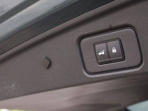 Used 2025 Nissan Pathfinder SL w/ SL Premium Package FWD image 8