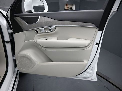 New 2025 Volvo XC90 B6 Plus w/ Protection Package Premier image 32