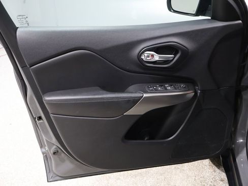 Used 2022 Jeep Cherokee Latitude Lux image 13