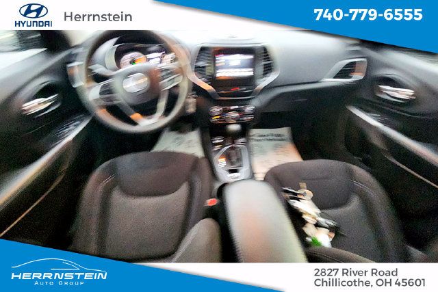 Used 2021 Jeep Cherokee Latitude w/ Mopar Interior Package AWD/4WD image 8