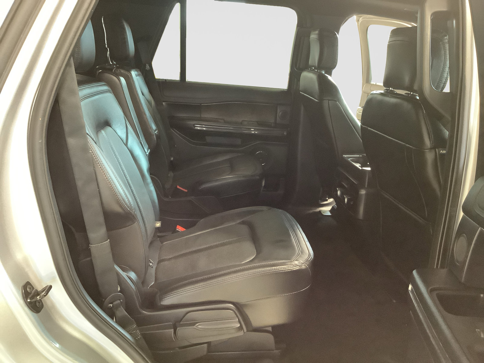 Used 2020 Ford Expedition Limited w/ Equipment Group 301A RWD image 17