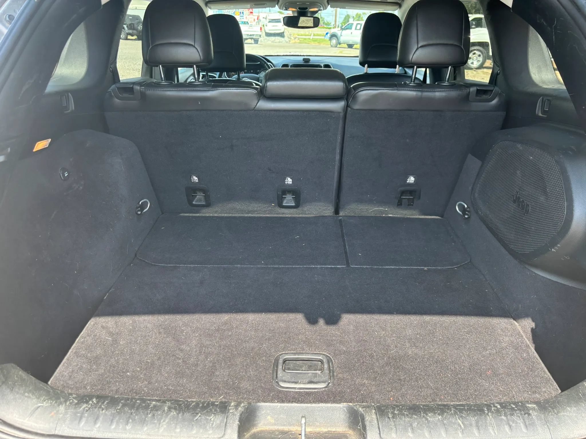 Used 2019 Jeep Cherokee Limited w/ Luxury Group AWD/4WD image 15
