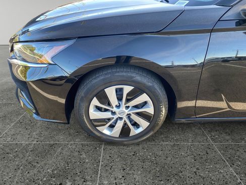 Used 2025 Nissan Altima 2.5 S FWD image 14