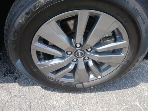 Used 2025 Nissan Pathfinder SV FWD image 7