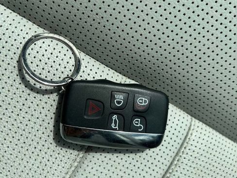 Used 2016 Land Rover Discovery Sport HSE image 16