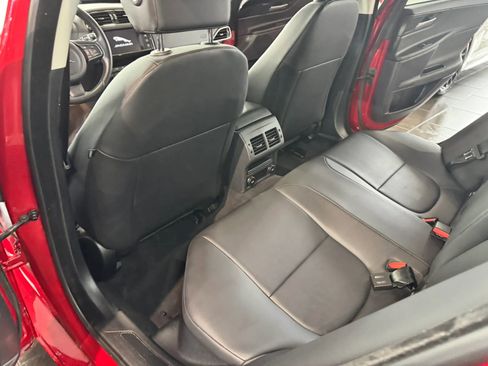 Used 2018 Jaguar XE Premium image 18