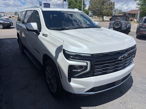 Used 2025 Chevrolet Suburban High Country w/ Sun And Tow Package AWD/4WD image 4