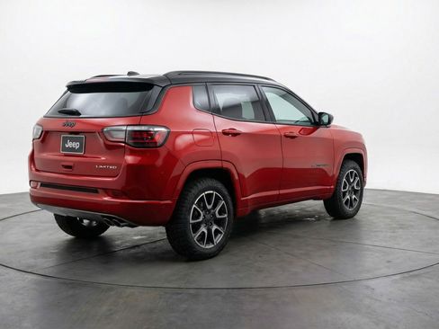 Used 2025 Jeep Compass Trailhawk AWD/4WD image 9