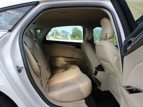 Used 2013 Ford Fusion SE FWD image 18
