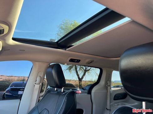 Used 2020 Chrysler Pacifica Limited FWD image 31