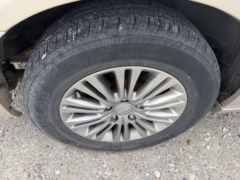 Used 2013 Chrysler Town & Country Touring-L w/ Driver Convenience Group FWD image 11