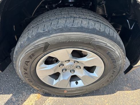 Used 2022 RAM 1500 Big Horn AWD/4WD image 40