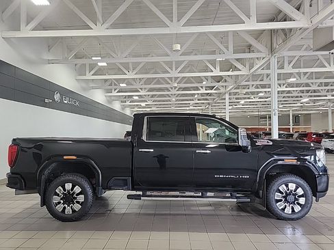 Used 2023 GMC Sierra 3500 Denali w/ Denali Ultimate Package AWD/4WD image 6