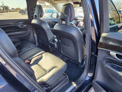Used 2017 Volvo XC90 T6 Momentum w/ Vision Package image 17