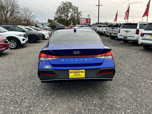 Used 2024 Hyundai Elantra SEL image 17
