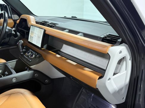 Used 2023 Land Rover Defender 130 SE AWD/4WD image 42