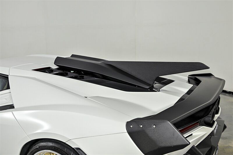 Used 2024 Lamborghini Revuelto AWD/4WD image 28