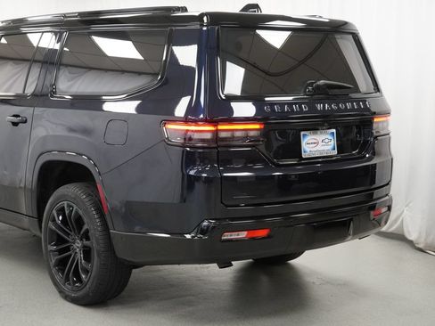 Used 2023 Jeep Grand Wagoneer L Series III w/ Rear Seat Video Group 1 AWD/4WD image 44